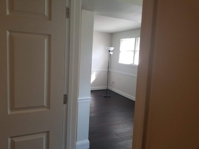 Foto del edificio - 5233 Queensberry Ave