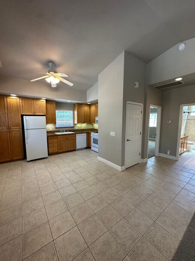 Foto del edificio - Charming 2 bed 1 bath home with modern amenities in prime downtown location!