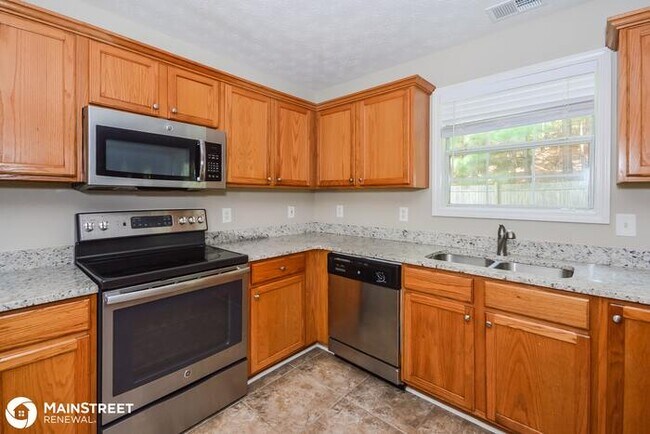 Building Photo - 3895 Tolliver Hills Dr, Ellenwood, GA 30294