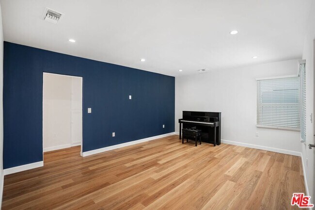 Building Photo - 6450 Beck Ave