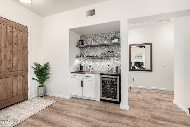 Foto del edificio - 1415 W Lavitt Ln