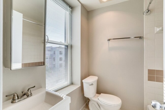 Foto del edificio - 2300 18th St NW