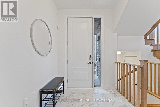 Building Photo - 134 De La Roche Dr