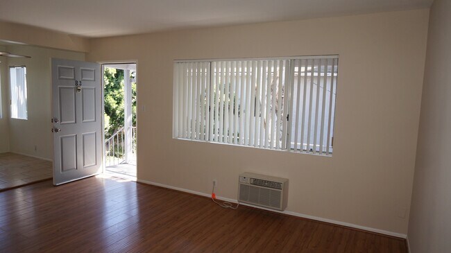 Foto del edificio - 3042 Livonia Ave
