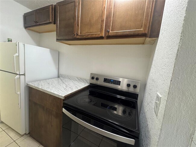 Foto del edificio - 6619 S West Shore Blvd