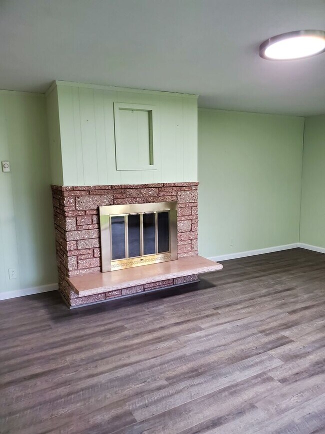 Building Photo - 3bd/1.5ba Completely Remodeled House with ...