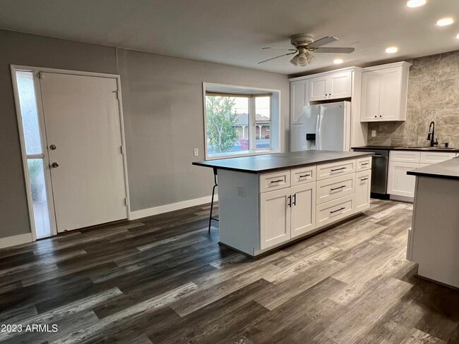 Foto del edificio - 7329 E Lewis Ave