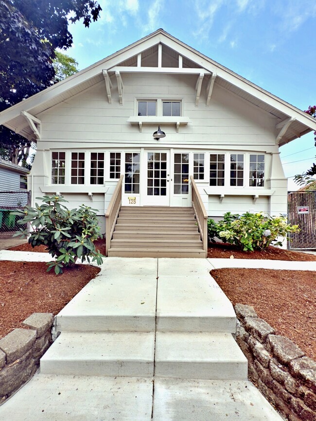 Building Photo - 125 NE 84th Ave