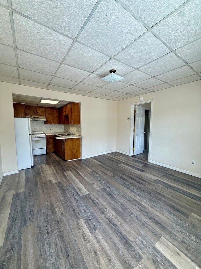 Building Photo - 603 S Evans Ave