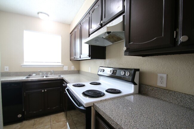Building Photo - 3732 Bonnie Dr