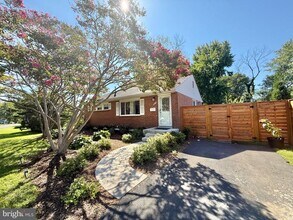 Building Photo - 6618 Dorset Dr