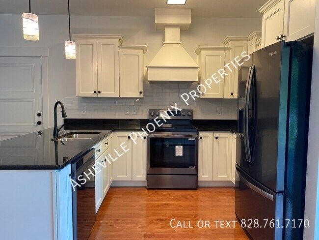 Foto del edificio - 426 Shadowwood Dr-