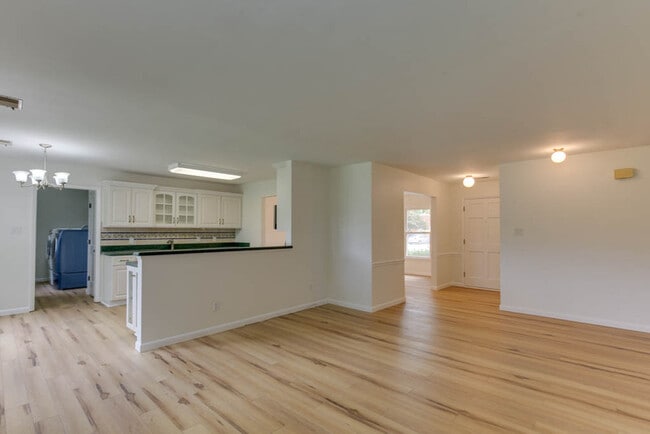 Building Photo - 2637 N Elizabeth Harbor Dr