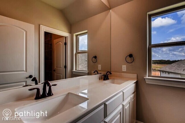 Foto del edificio - 5 br, 4.5 bath House - 7917 Weatherford Trace