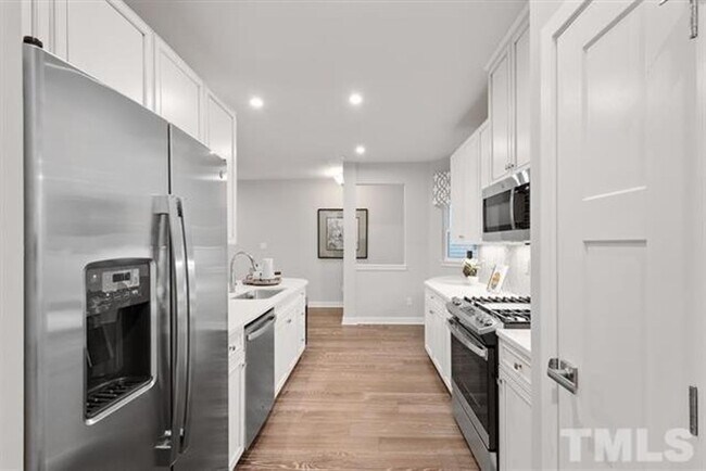 Foto del edificio - Townhome with Fenced Yard & 2 Car Garage!!