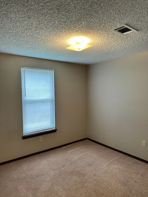 Building Photo - 708 Cherryvale Rd