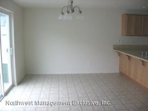 Building Photo - 4 br, 2.5 bath House - 2621 NE 125th Ct