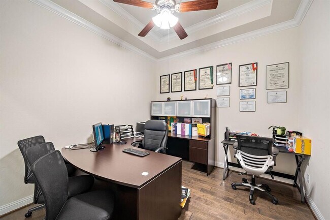 Foto del edificio - 8915 Leaning Hollow Ln