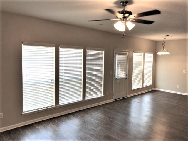 Foto del edificio - 1920 Silver Hawk Drive