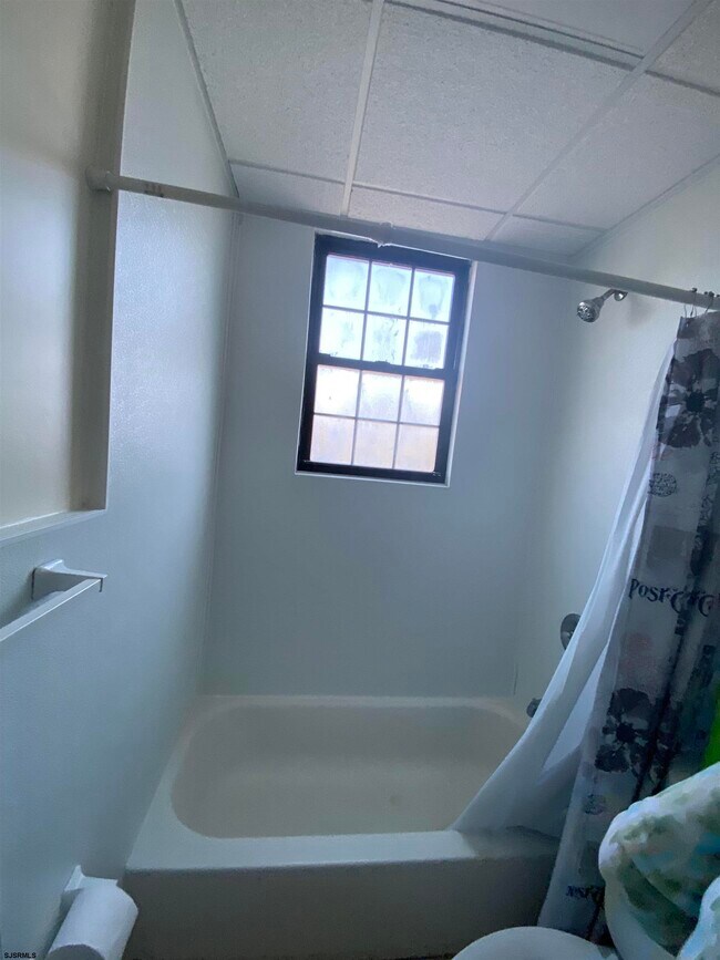 Foto del edificio - 2 S Bartram Ave