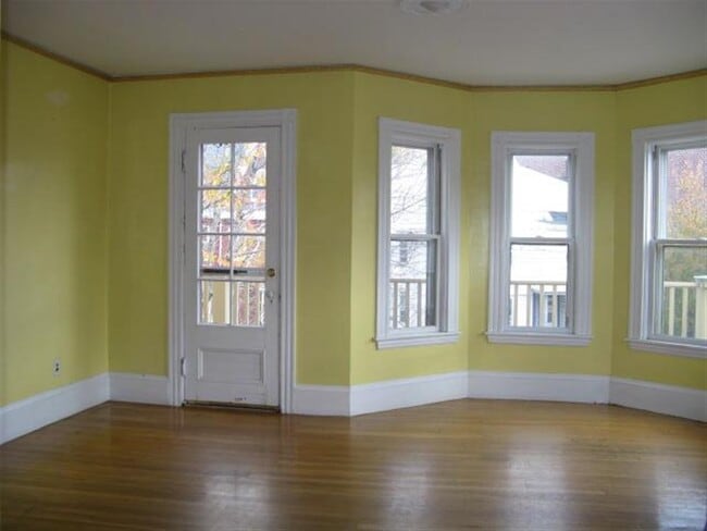 Building Photo - 30 Elm St