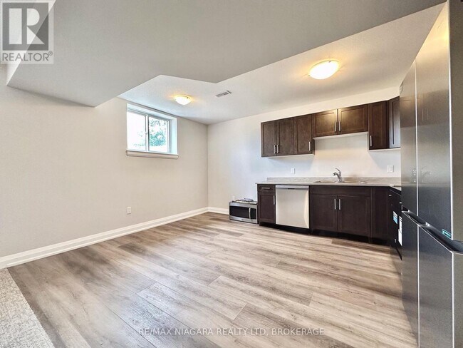 Photo du bâtiment - 925 RUTHERFORD Ave