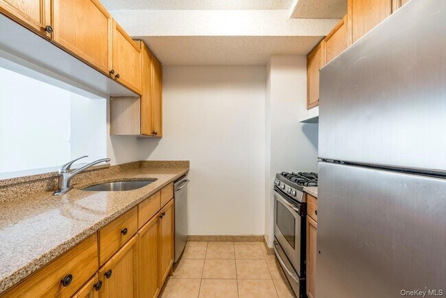 Foto del edificio - 4-74 48th Avenue Unit 4-V
