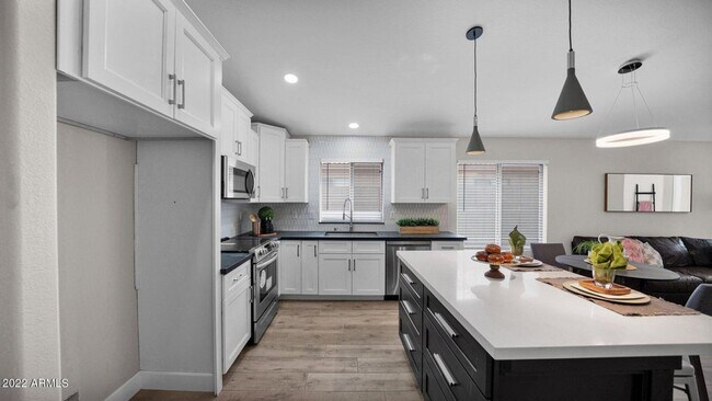 Foto del edificio - 5 bedroom 2 bath single level home in Peoria