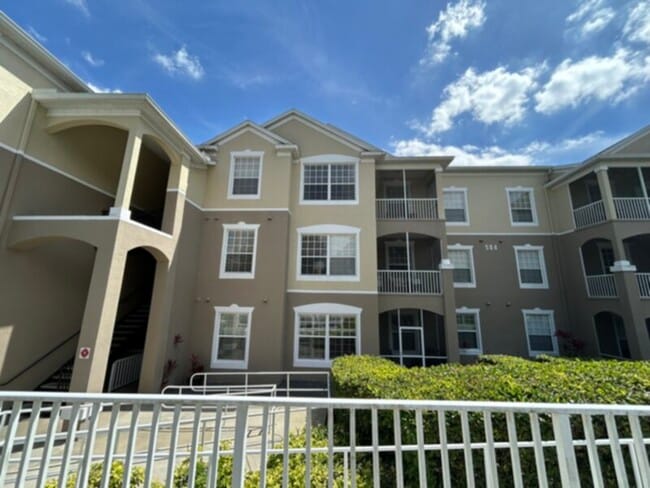 Building Photo - 2 bedroom condo in Gated Community with co...