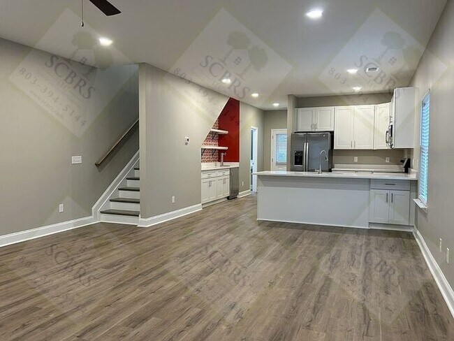 Building Photo - Modern 6-bedroom, 5-bath homes Just 8 Bloc...