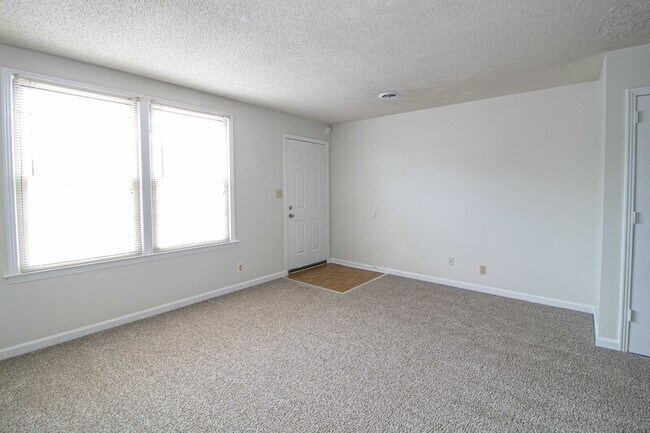 Foto del edificio - 814 Golf View Pl