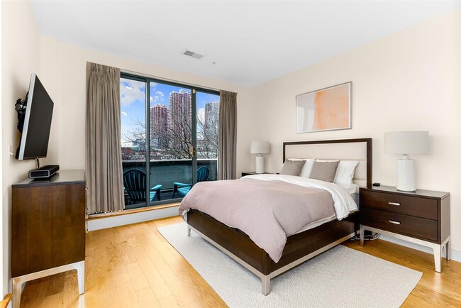 Foto del edificio - 222 Montgomery St