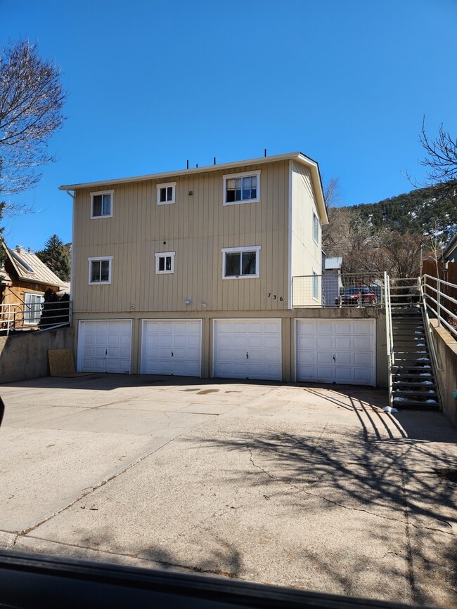 Building Photo - 736 Bennett Ave
