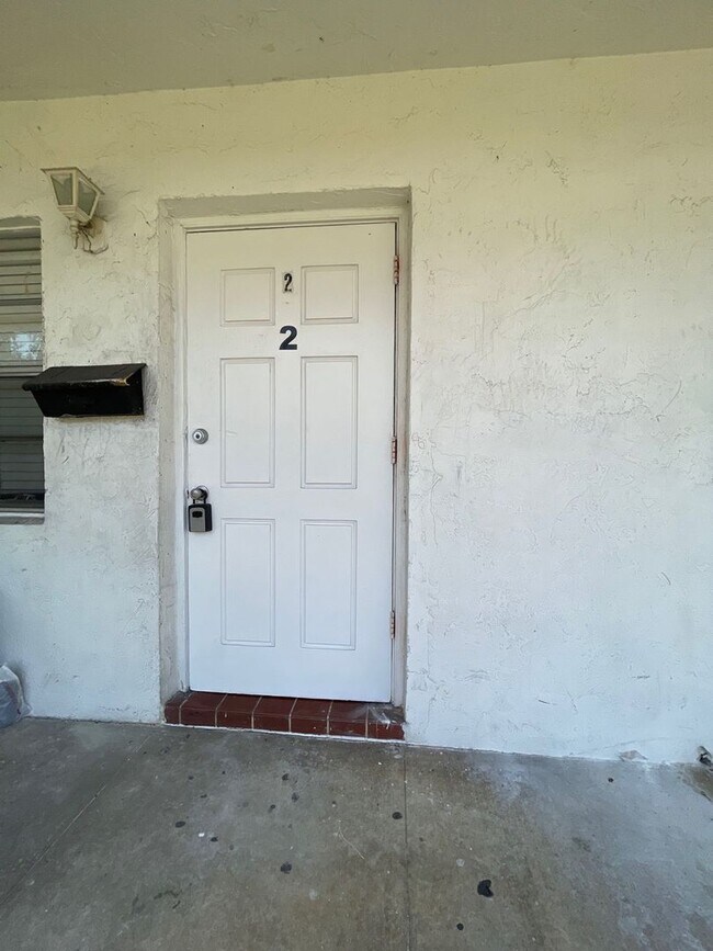 Building Photo - 208 NW 43rd Ct