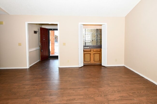 Foto del edificio - Well-maintained 3-bedroom, 2-bath ranch-style home