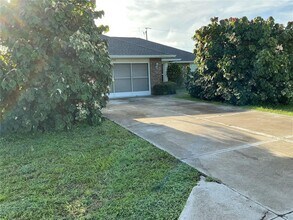 Building Photo - 2700 S Biscayne Dr