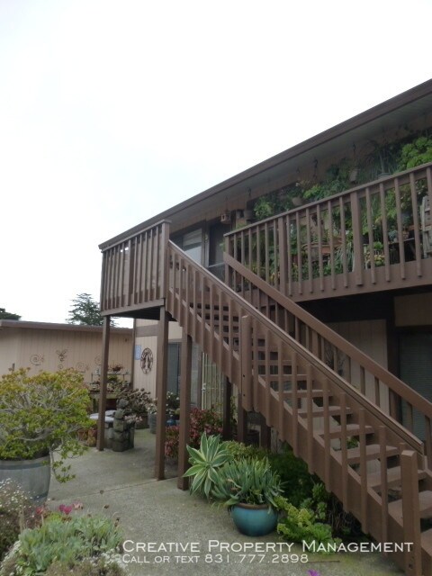 Building Photo - 3110 Lake Dr