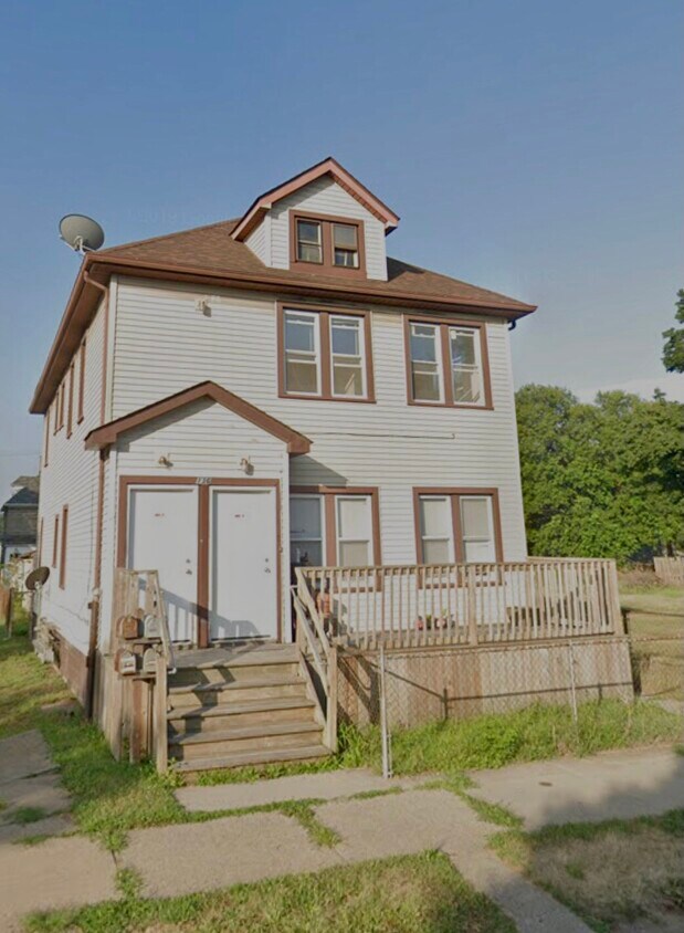 Primary Photo - 136 Batavia St
