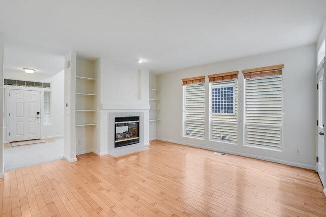 Building Photo - Beautiful 4 Bed, 3 Bath Rental Home in Hil...