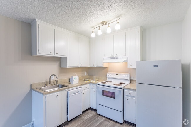 Interior Photo - Pine Brook TN