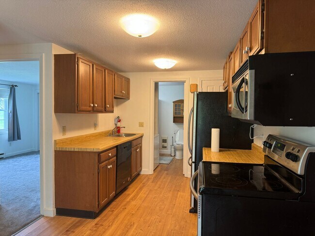 Foto del edificio - 2 bedroom condo 3.5 miles from Dartmouth
