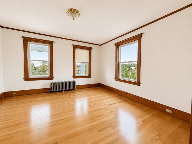 Family room - 93 Pleasant St
