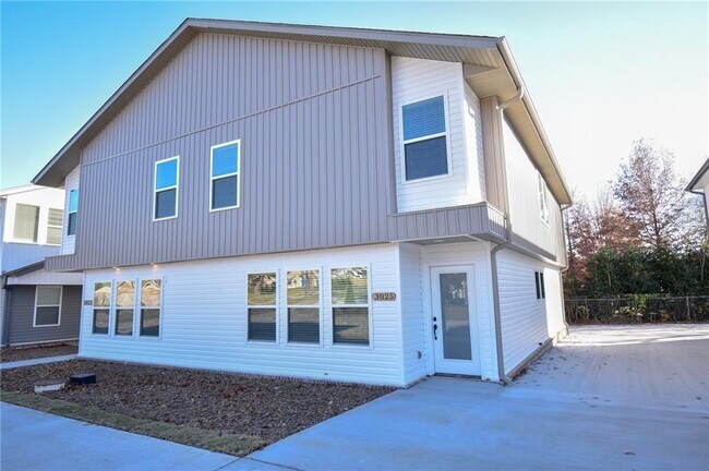 Building Photo - 3025 W Sandra St