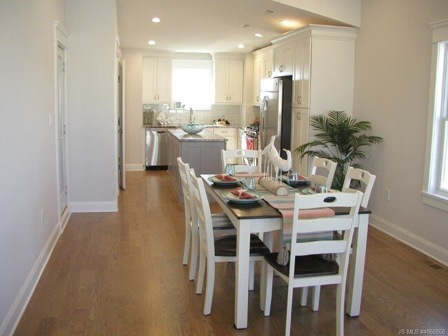 Building Photo - 1300 Beach Ave