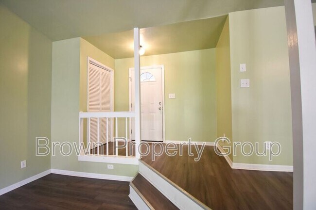 Foto del edificio - 518 Singletary Pl