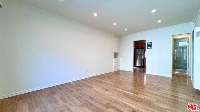 Foto del edificio - 1233 N Harper Ave