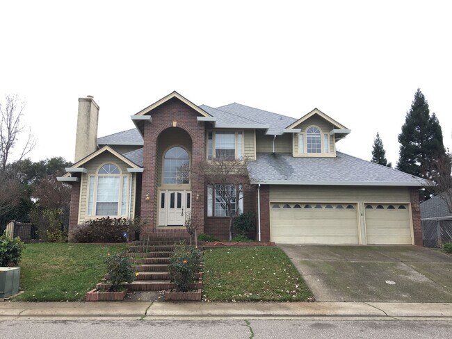 Foto del edificio - 5 Bedroom Home with a POOL in Folsom