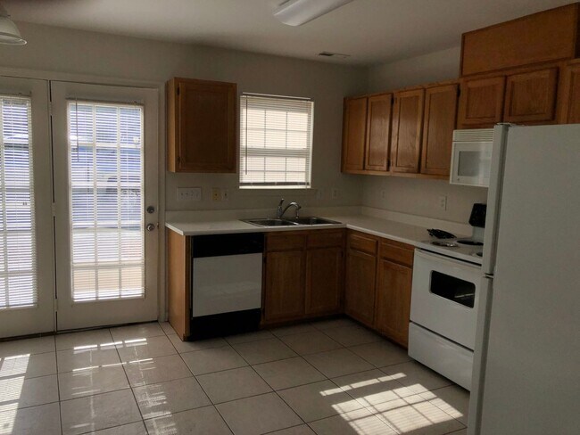 Foto del edificio - 4212 McClelland Dr