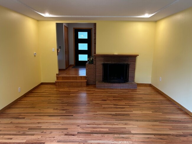 Building Photo - 1249 NE 166th Ave