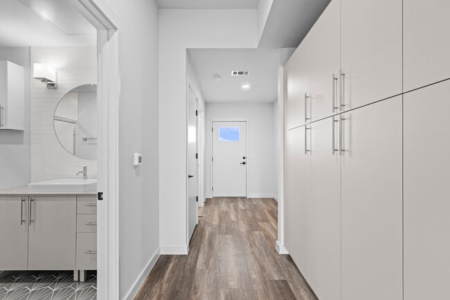 Foto del edificio - 4004 Banister Ln